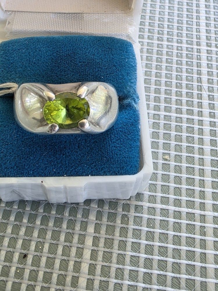 Sterling Silver Green Stone Size 8