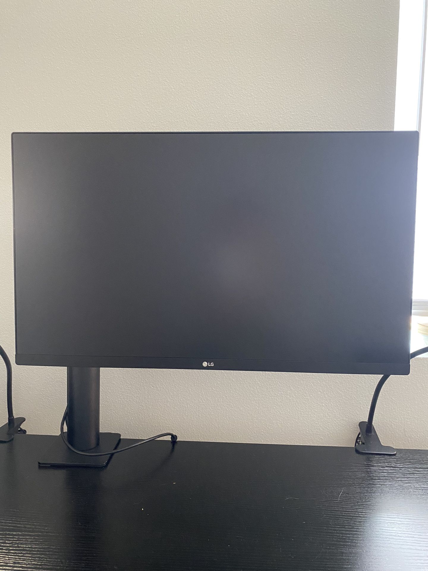 LG 27” Monitor Great Condition  (Puyallup) 