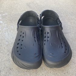  Crocs Echo Clogs
