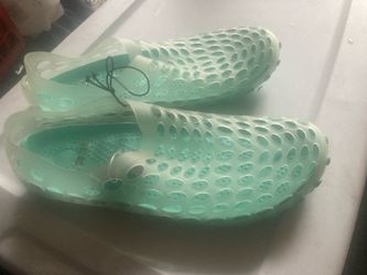 New Light summer shoes Men’s size 11-12, water safe