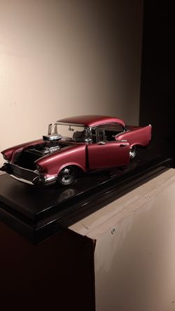 1/18 1957 CHEVROLET BEL AIR PURPLE METAL MODEL CAR