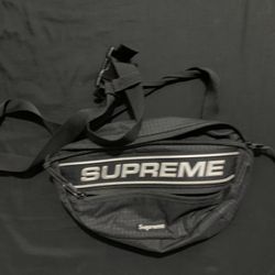 Supreme fanny pack 