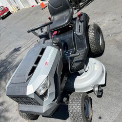 MURRAY GAS RIDING LANW TRACTOR NEW