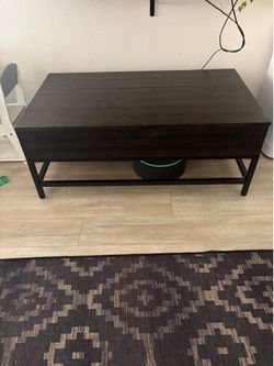 Lift top coffee table