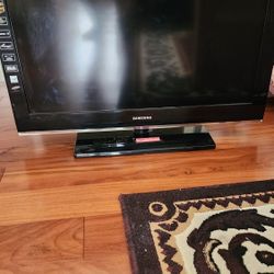 Samsung TV 32" 1080 Full HD With Remote 