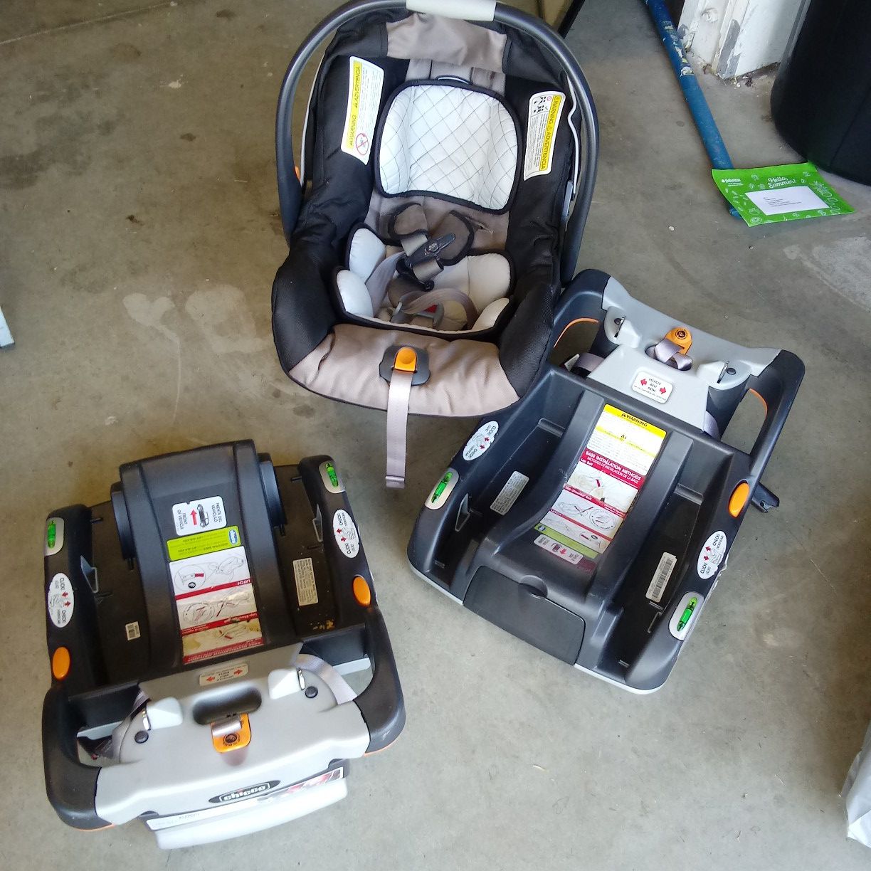 Infant Graco car seat with two car base