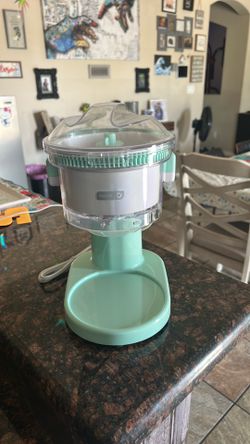 Snow cone ice maker
