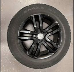 Mercedes-Benz GL or GLS-Class 20-inch alloy wheel with a P275/55R20 tire.