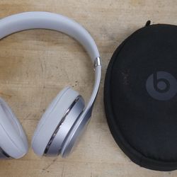 beats headphones A1796 with case 881118-1