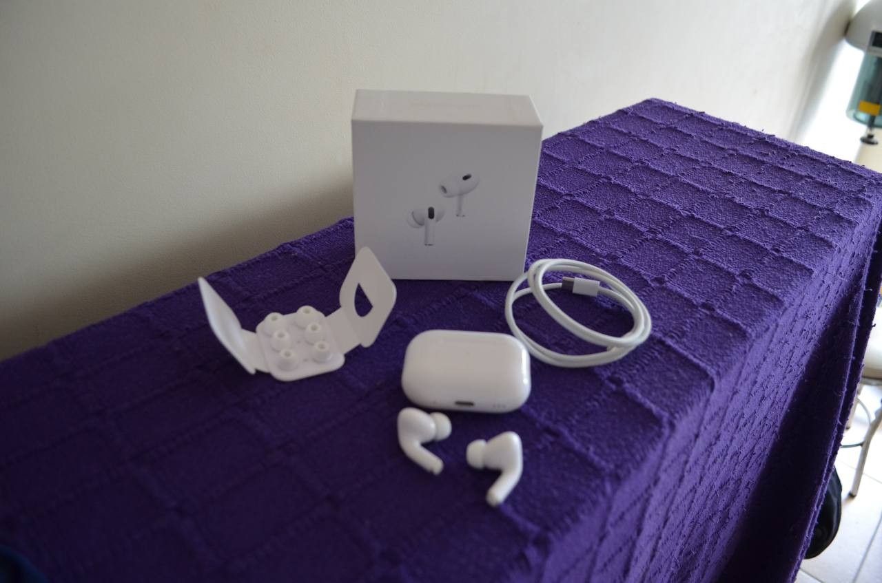 New Apple AirPods Pro 2 Fast Pickup