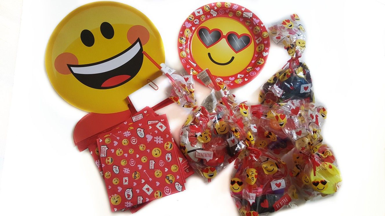 Emoji XOXO Birthday Party Supplies