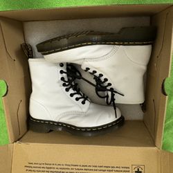 White Doc Martens Sz 6