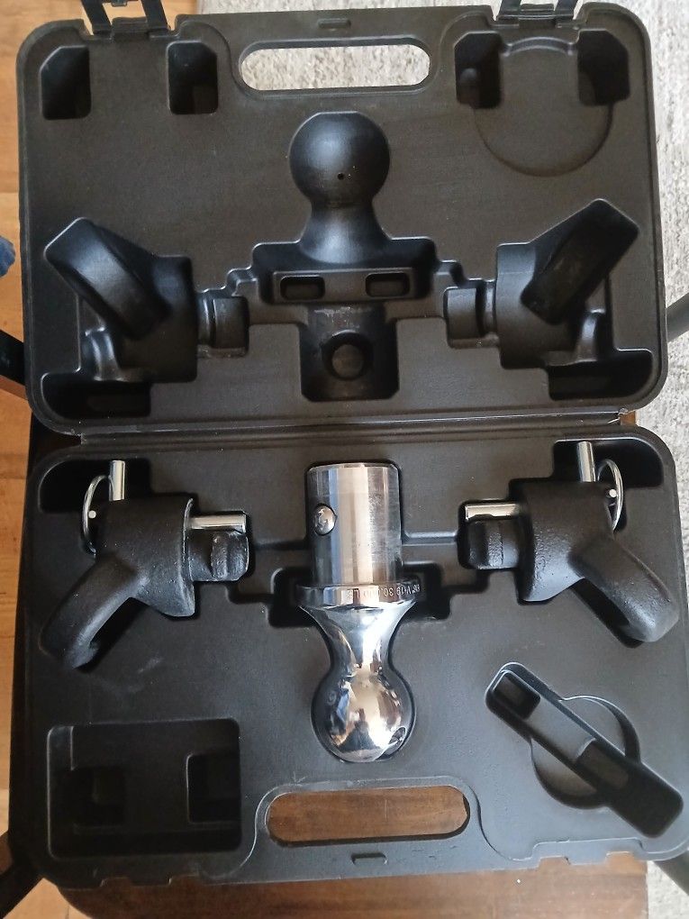 Curt Mfg. Ram Gooseneck Kit