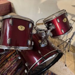 Peace 5-piece DRUM KIT with Cymbals, Stands, Hihat, Seat, Pedals