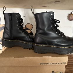Dr Martens Leather Platform Boots 🤍