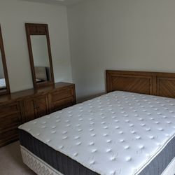 Royal Oak King/Queen Bedroom Set 