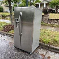 Free Refrigerator - Curb Pickup