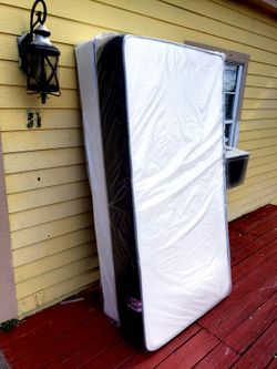 NEW TWIN MATTRESS. Bed frame is not available. Take it home the same day 👍