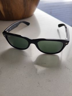 Black Ray-Ban Sunglasses