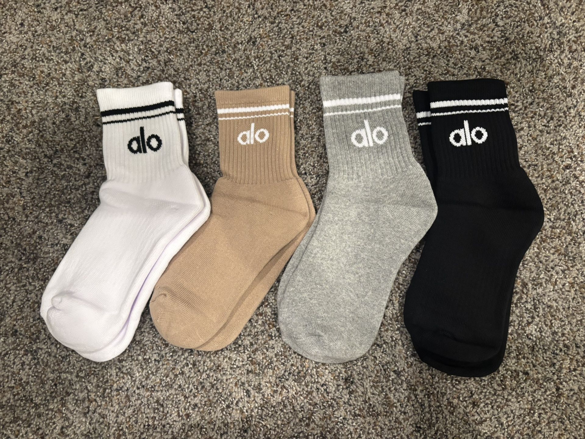 4 Pairs Alo Yoga Unisex Throwback Socks Brand New