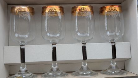 Wine & Champagne Glasses
