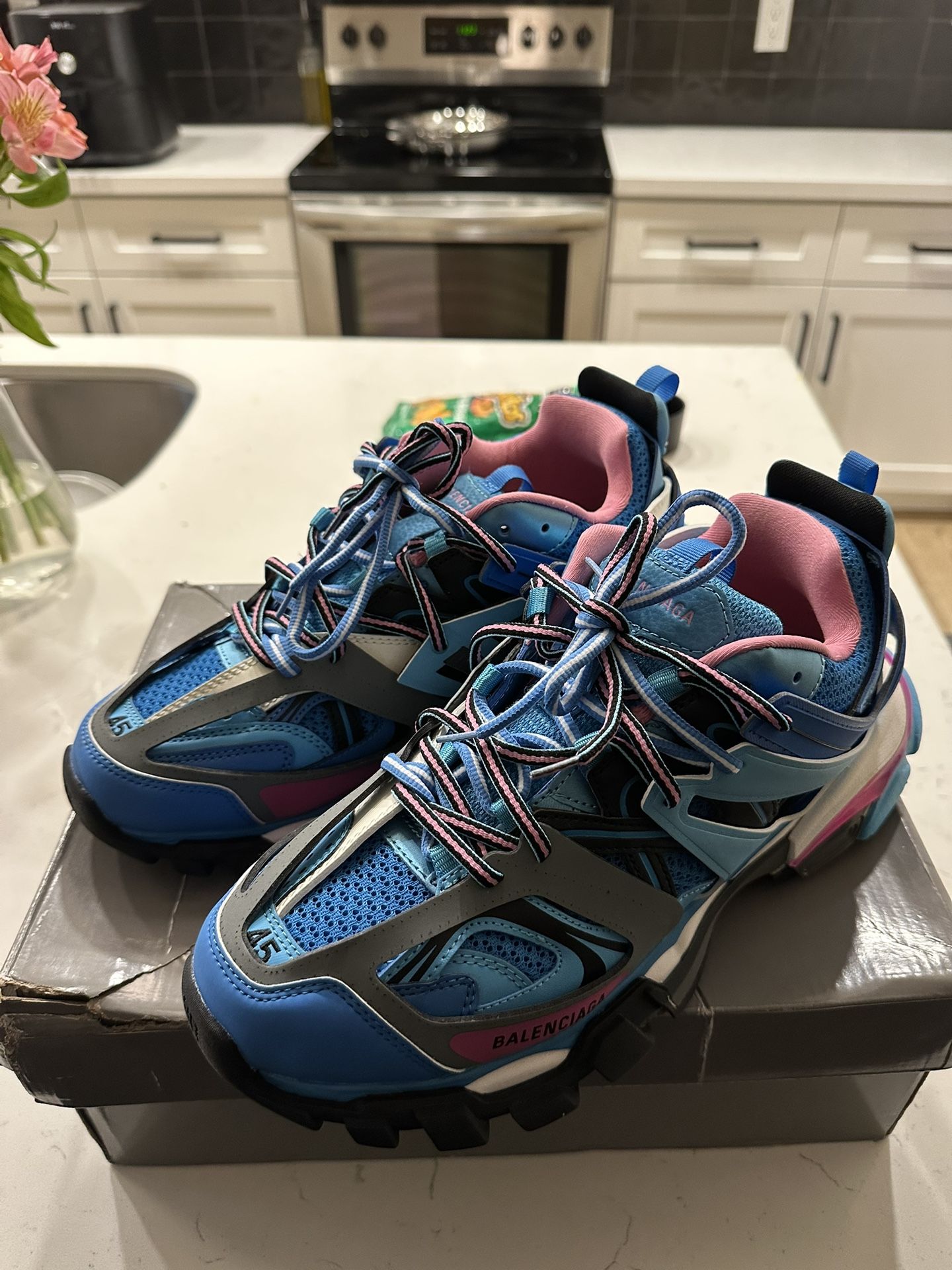 Balenciaga track