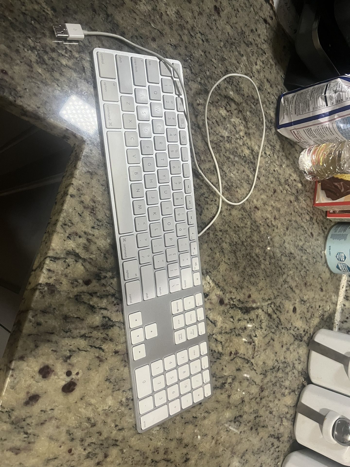A Wired, Apple Keyboad