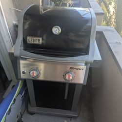Weber Spirit E-210 Two Burner Propane BBQ/ Grill Like New