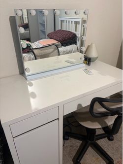 Vanity mirror