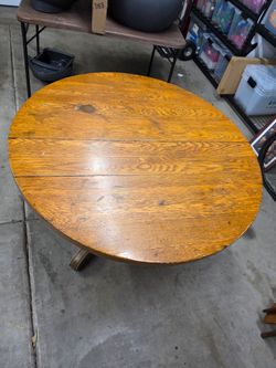 Round or Oval Solid Wood Table
