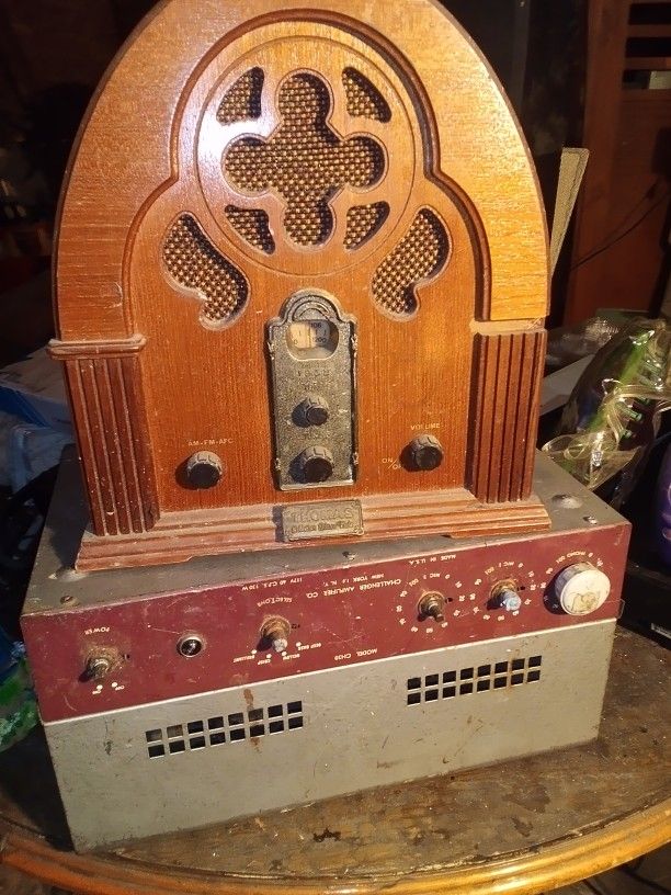 Older Sterio/Recording/Radio Equipment Plus 4 Speakers All For The Price
