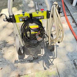 Lavadora en perfectas condiciones   La use muy pocas veces