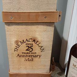 The Macallan 25 Year Anniversary Malt Box 