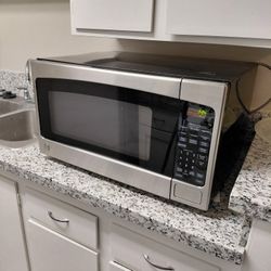 Nice Large Microwave.   Works Great 