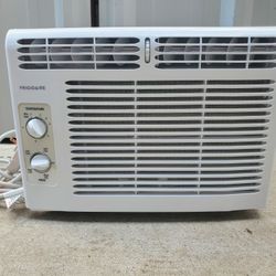 Like New Frigidaire Window Air Conditioner Unit