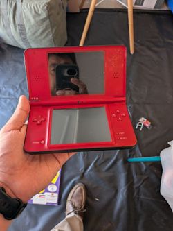 Nintendo DSi XL Mario Anniversary Red