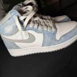 Nike Air Jordan 1 Retro High OG Hyper Royal - 5.5Y