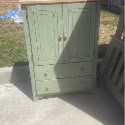Dresser/Storage Cabinet With Queen Bed Frame 