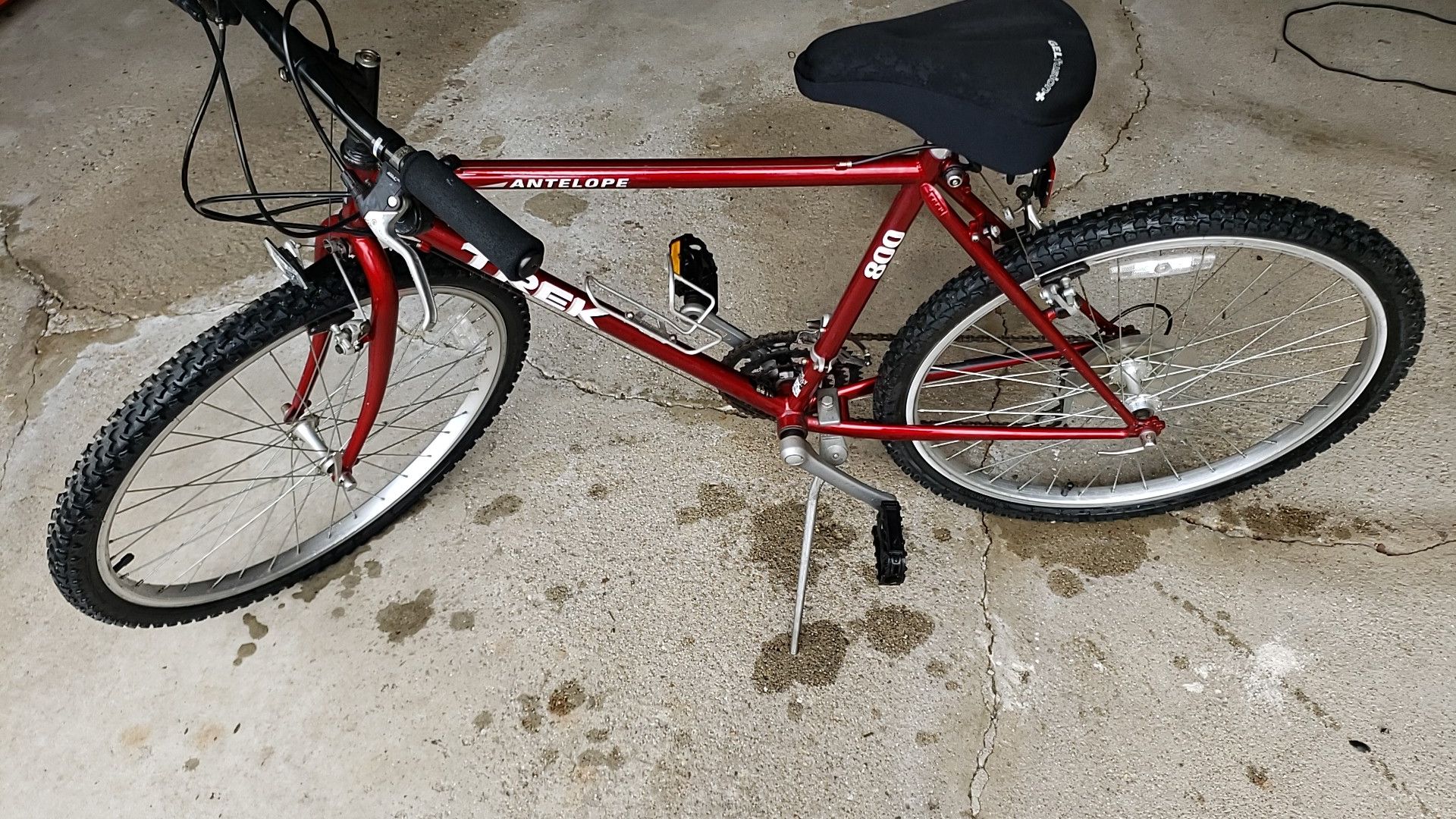 Trek 800 series red mountain bike