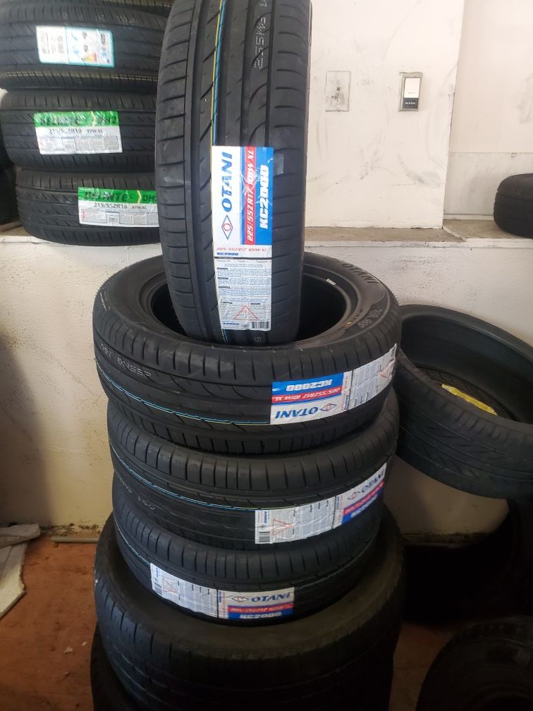 Set of 4 brand new tires 225/55/17