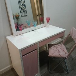 VANITY w MIRROR & CHAIR