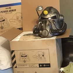 Fall out 76 power armor wearable helmet (new) plus many extras...