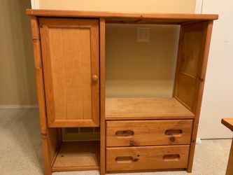 Cabinet / Dresser / Entertainment Center