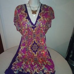 Floral v-neck woman's dress colors purple pink size large