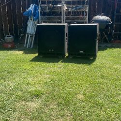 Pair 18s Speakers AVL