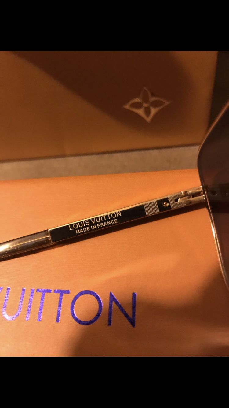 Louis Vuitton Sliver attitude Z0260u for Sale in Hayward, CA - OfferUp