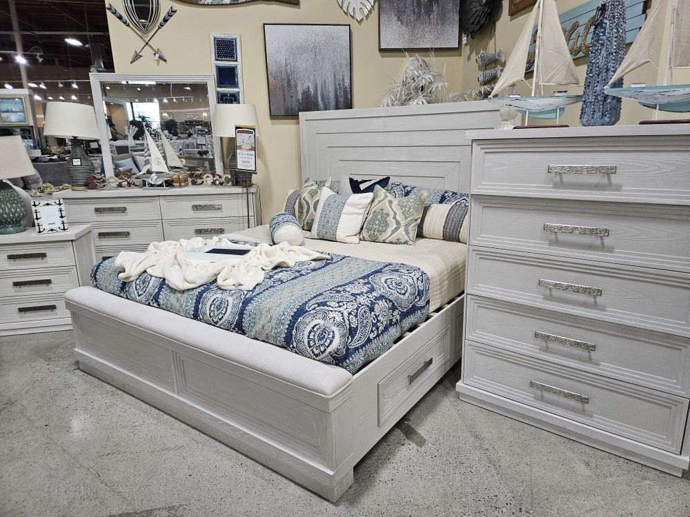 Queen/King Bedroom Set