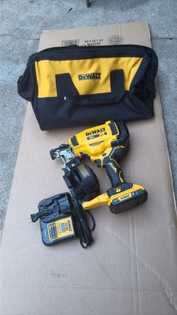 Dewalt 20v XR Roofing Nailer Kit