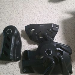 Suzuki GSX-8R / GSX-8S / GSX-8T / GSX-8TT / V-Strom Adventure 800DE Case and Pump Covers