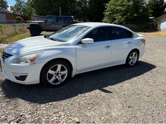 LOW MILES 2015 Nissan Altima S CLEAN TITLE